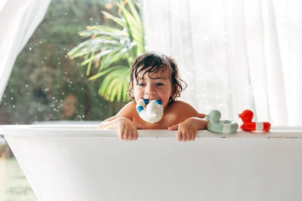 Flo The Floatie, La Mini Bouée Canard Bleue - Jouet De Bain – Image 9