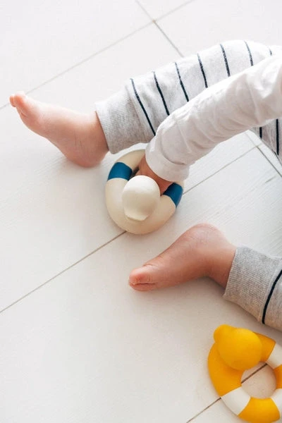 Flo The Floatie, La Mini Bouée Canard Bleue - Jouet De Bain – Image 5