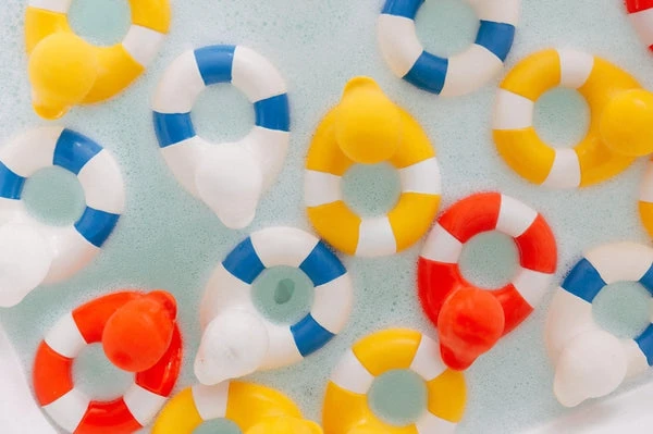 Flo The Floatie, La Mini Bouée Canard Bleue - Jouet De Bain – Image 12