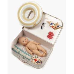 Ma Valise D'antan - Coffret Cadeau Avec Un Poupon Petite Fille D'Europe Et Ses Accessoires - Thème Bord De Mer