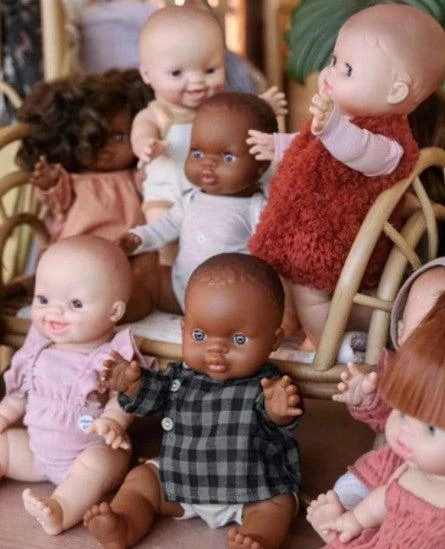 Poupon Petit Garçon D'Afrique Aux Yeux Clairs - Collection Les Poupées Gordis – Image 3