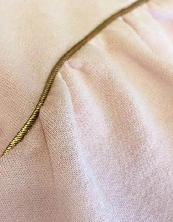 Robe Daisy En Molleton Couleur Pétale - Vêtement Pour Poupée Et Poupon – Image 3